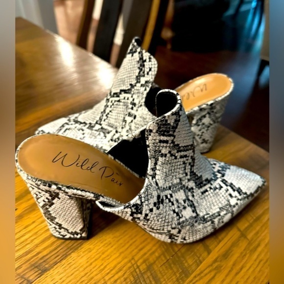 Wild Pair Snake Skin Booties - Great Condition - Size 9M - Picture 3 of 8